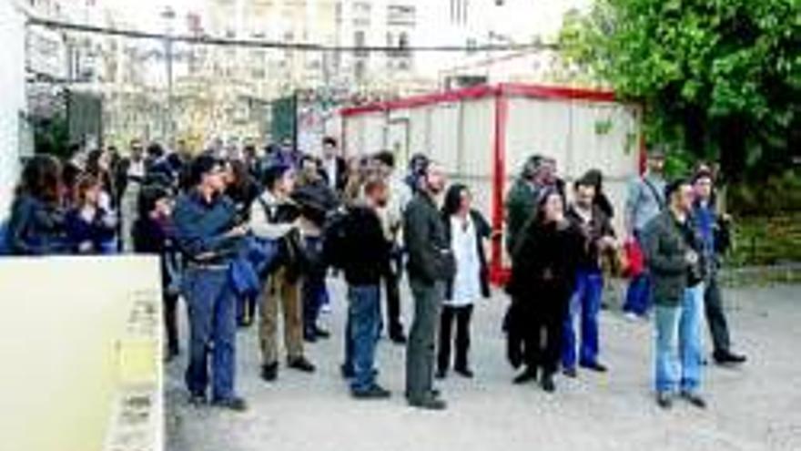 Unos 100 arquitectos visitan el solar destinado a la sede de la Fundación Arquitectura Contemporánea