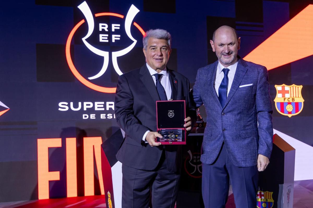 Rafael Louzán junto al presidente del BArça, Joan Laporta