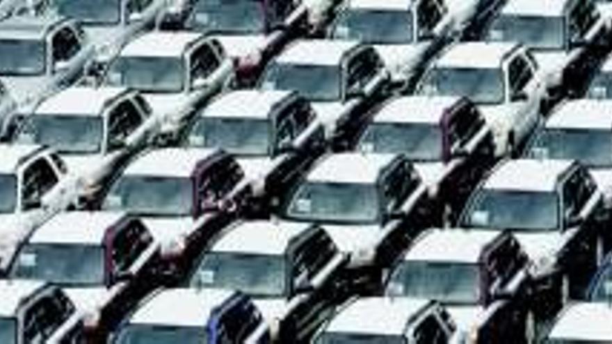 Los concesionarios de coches prevén vender en junio un 30% menos