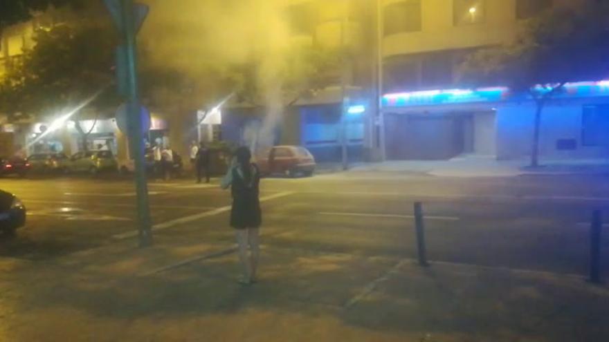 Un coche se incendia en la Avenida Casalduch