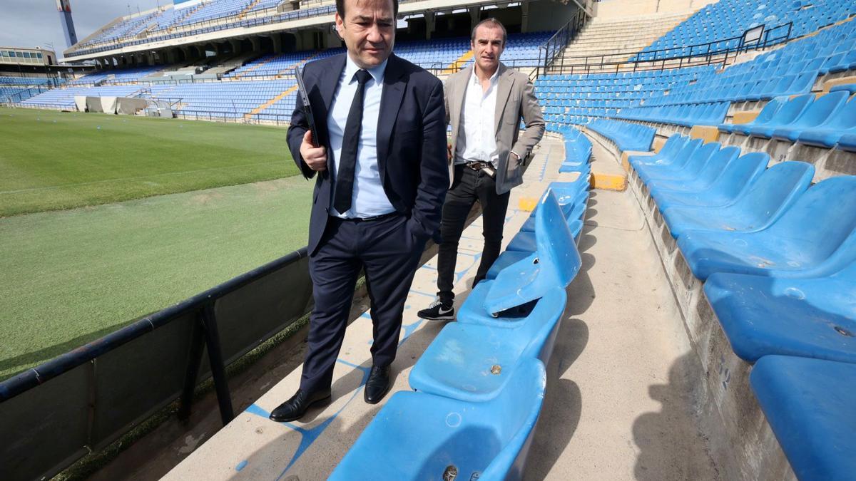 El director del IVF Manuel Illeca con Carlos Parodi esta mañana en la visita al Rico Pérez para estudiar la reforma.