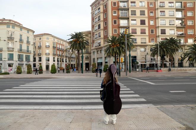 Imágenes de comercios de Málaga cerrados en el primer día de cierre de la actividad no esencial