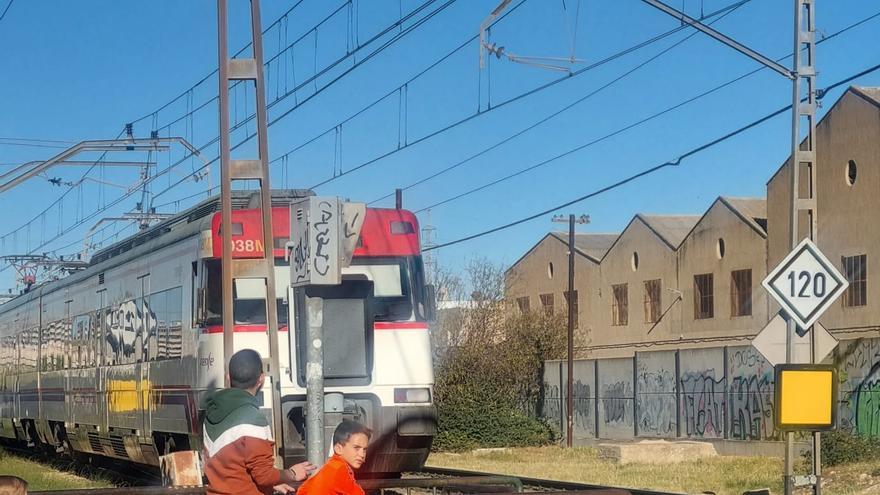 Las barreras se averían horas después de arrollamiento mortal de Alfafar