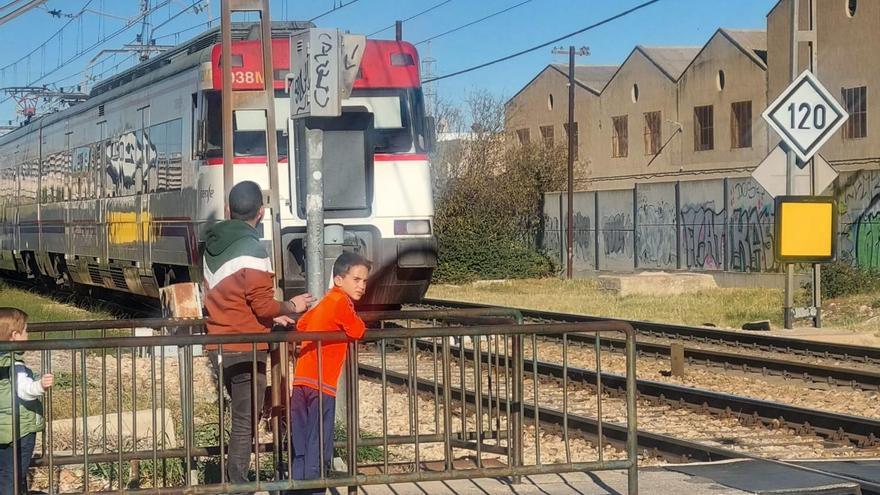 Averia en las barreras del paso a nivel de Alfafar