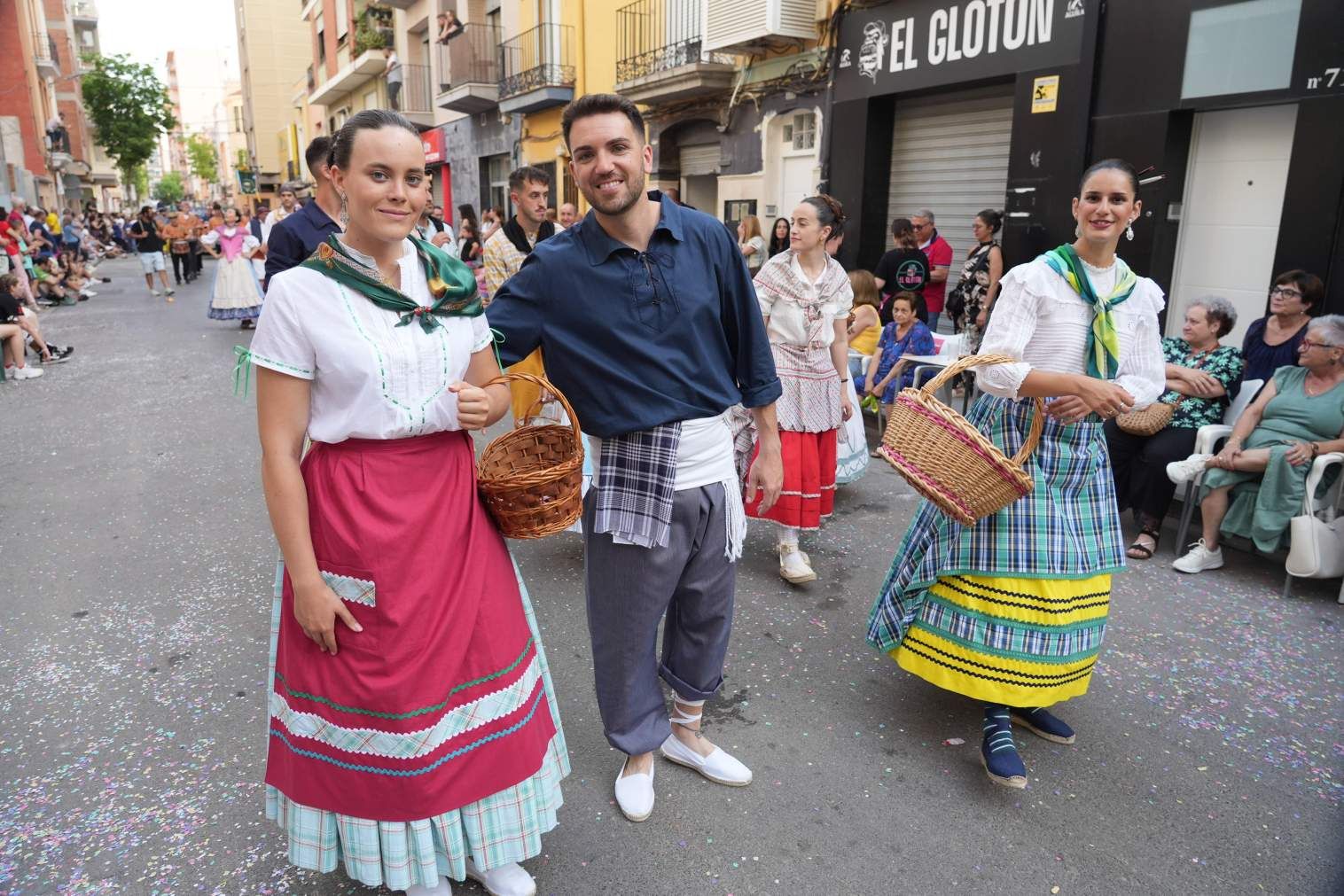 El Grau da inicio a las fiestas de Sant Pere con pólvora, bous y música