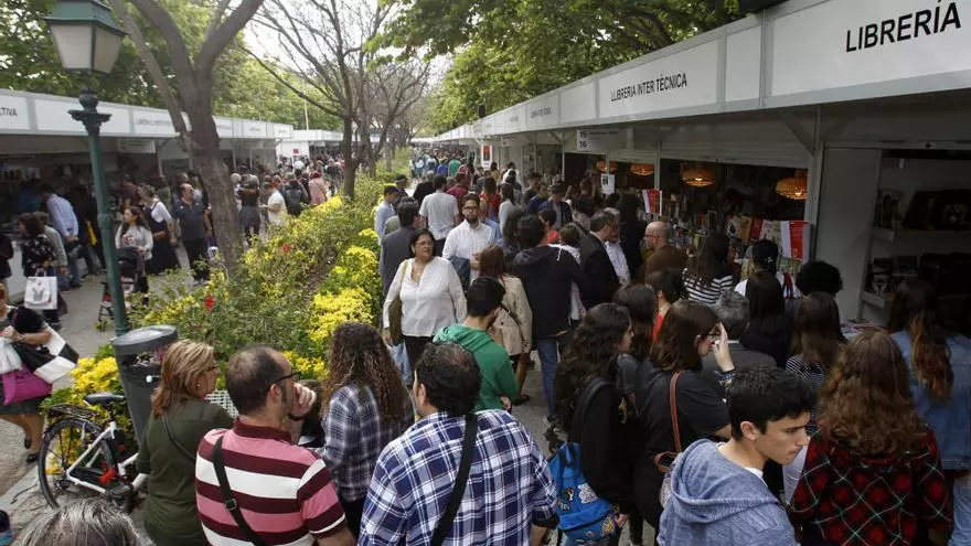 La Fira del Llibre se empapa de actualidad
