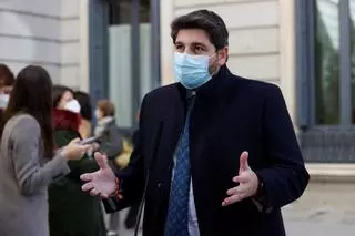 El juez abre diligencias a Miras por su presunta mediación en la operación de un familiar de Teodoro García Egea