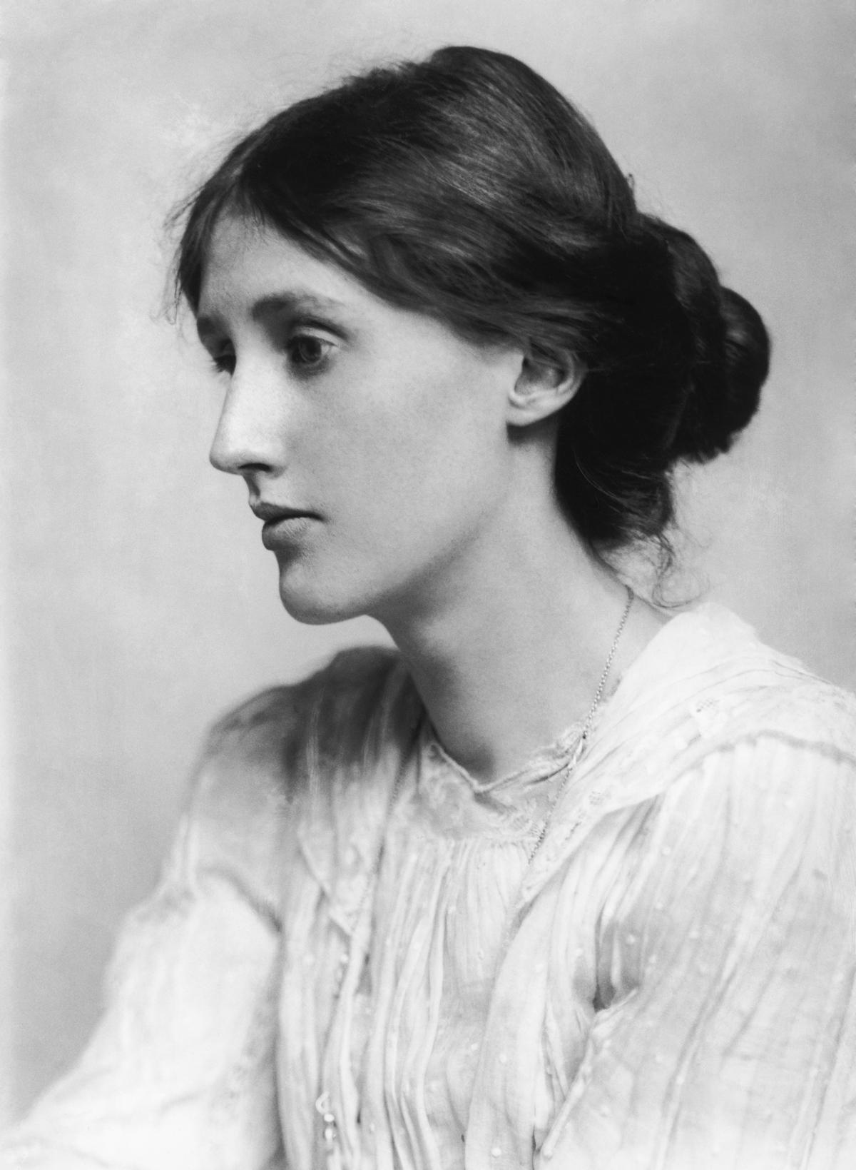 Virginia Wolf (1882-1941). Uno de los símbolos del feminismo literario más conocidos en el movimiento que expuso los problemas a los que se enfrenta una mujer escritora en obras como Una habitación propia.