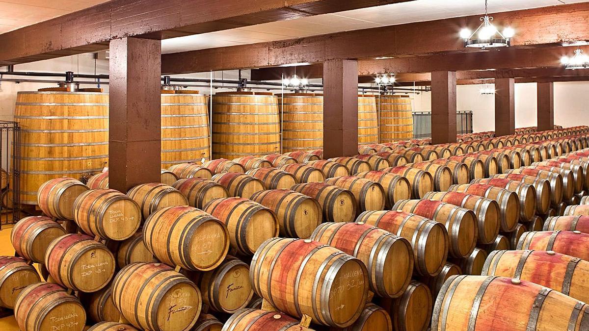 Sala de barricas de una bodega de la DO Toro. | Cedida