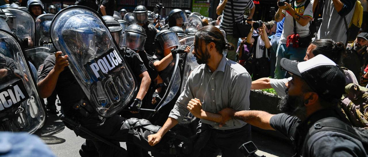 Protestas en Argentina contra Milei.