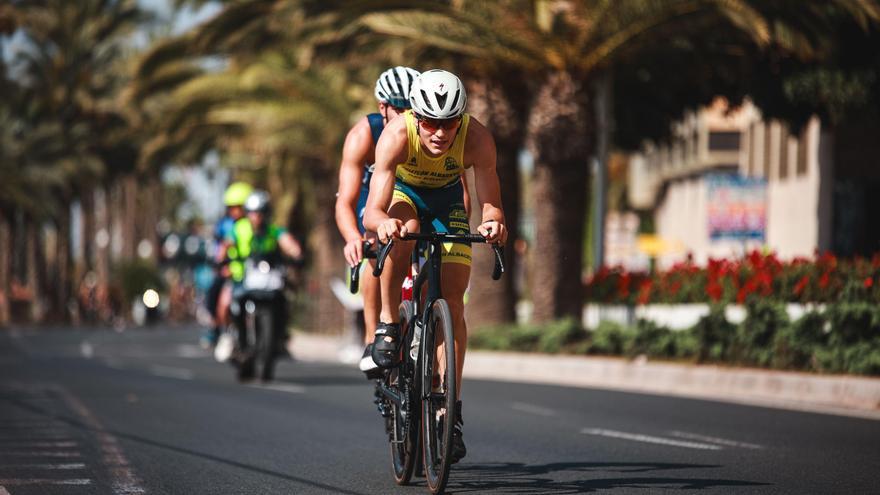MTRI Alicante, primera jornada espectacular, con 600 triatletas completando su reto