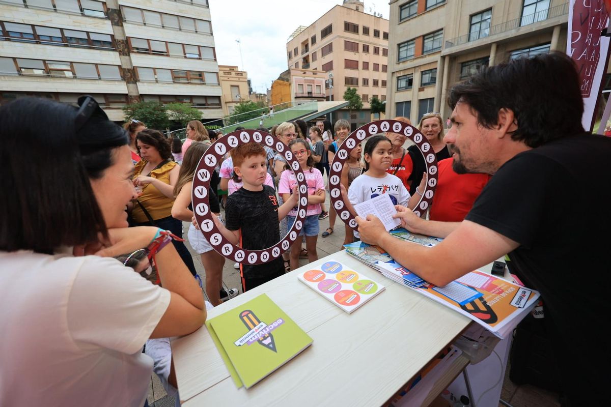 Les fotos de com Vila-real 'trau la llengua' per a defensar el valencià