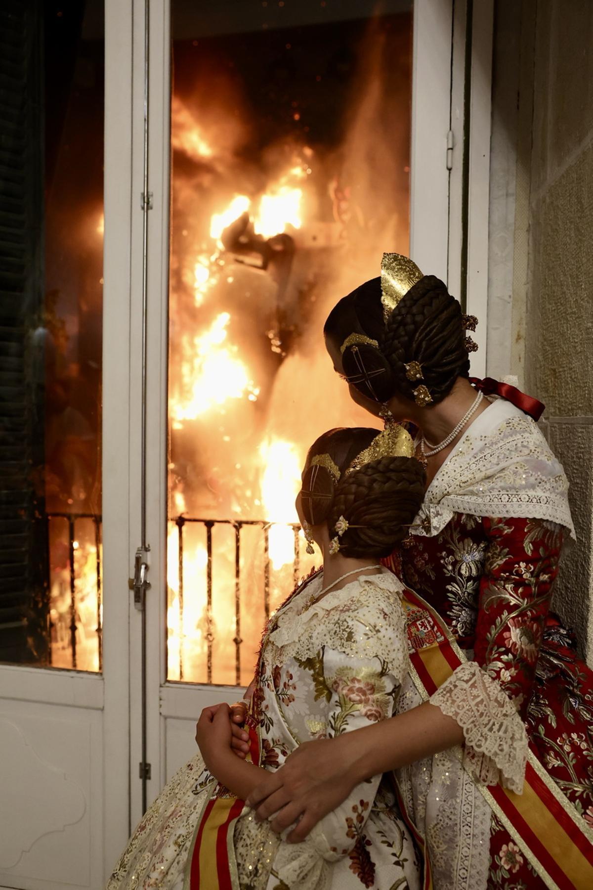 Carmen y Marta se despiden de Alicante con la ceremonia del fuego