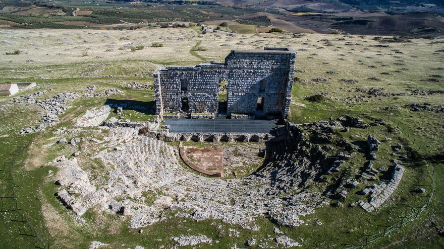 La Junta reactiva el yacimiento arqueológico de Acinipo como espacio cultural y turístico