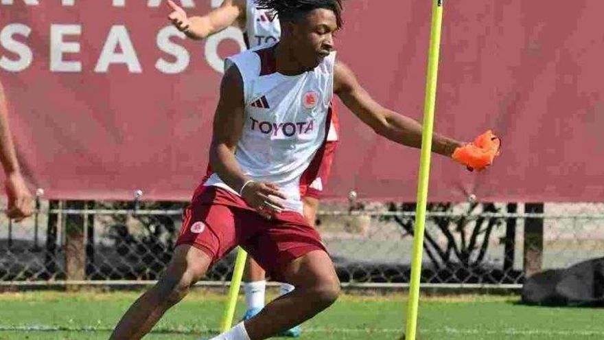 Buba Sangare, opción para el lateral derecho del Valencia