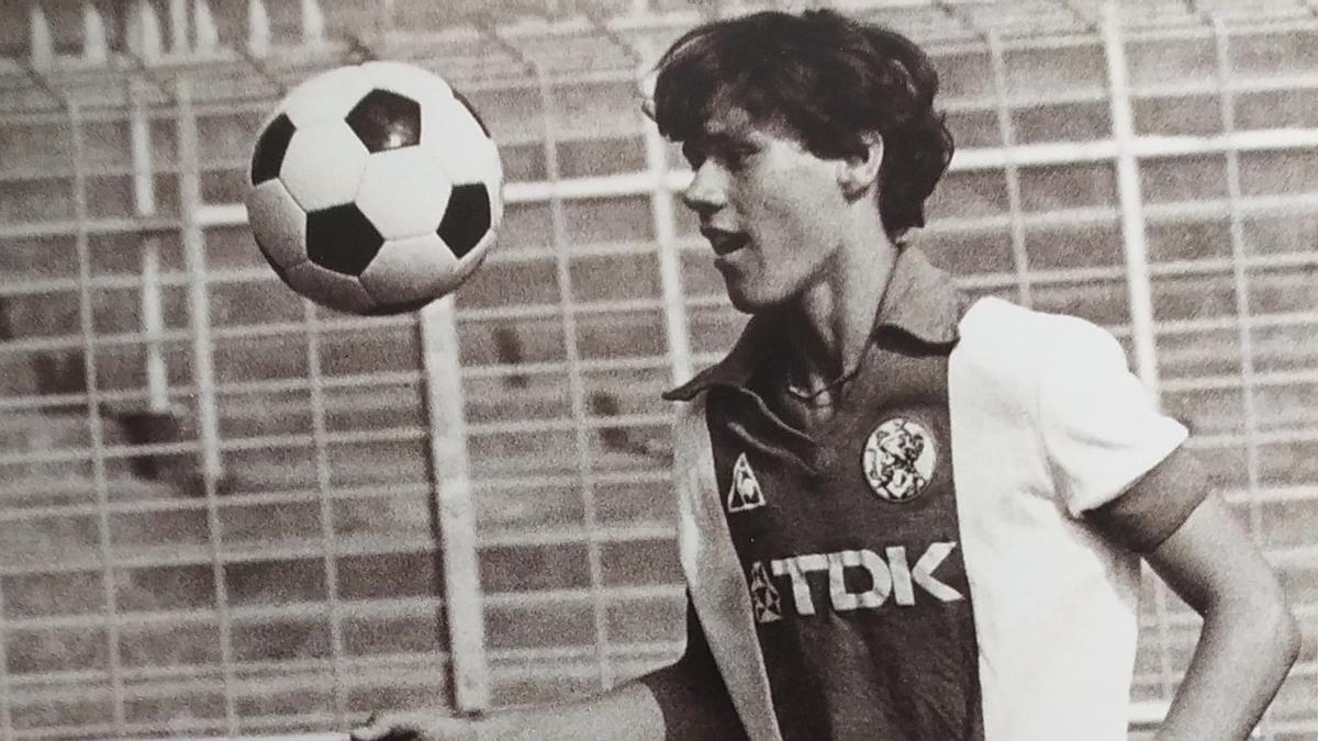Marco, con 17 años, en sus primeros pasos con el Ajax.