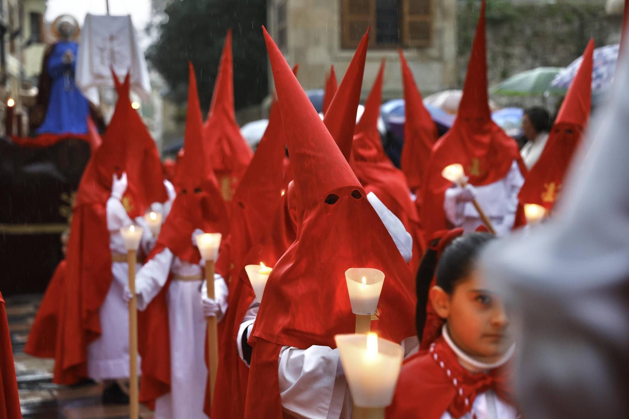 EN IMÁGENES: La lluvia y el granizo obligan a suspender la procesión de San Pedro de Rivero