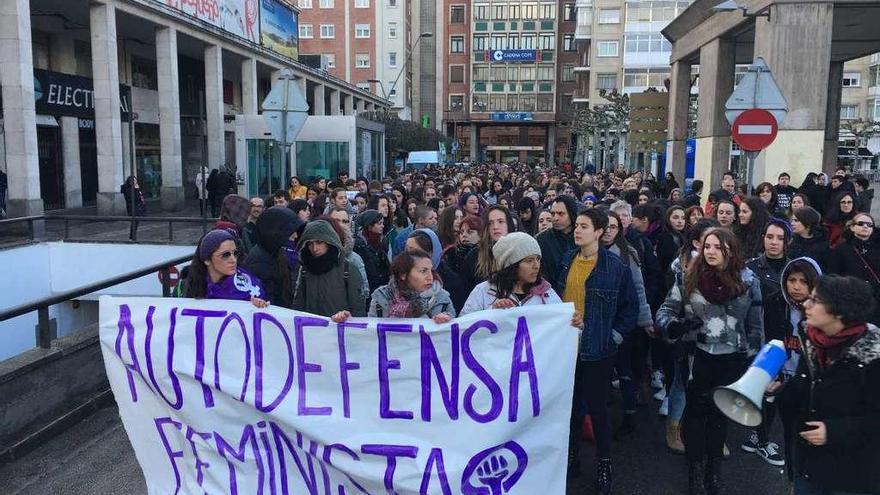 Manifestación de repulsa por el crimen machista, ayer, en Burgos.