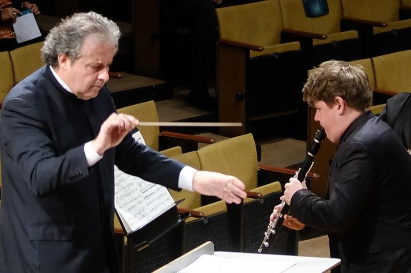 Las Palmas de Gran Canartia. El director Juanjo Mena dirige a la Sinfónica de la Radio Danesa, con el violinista Mark Simpson como solista, y obras de Gade, Nielsen y Schubert  | 28/01/2020 | Fotógrafo: José Carlos Guerra