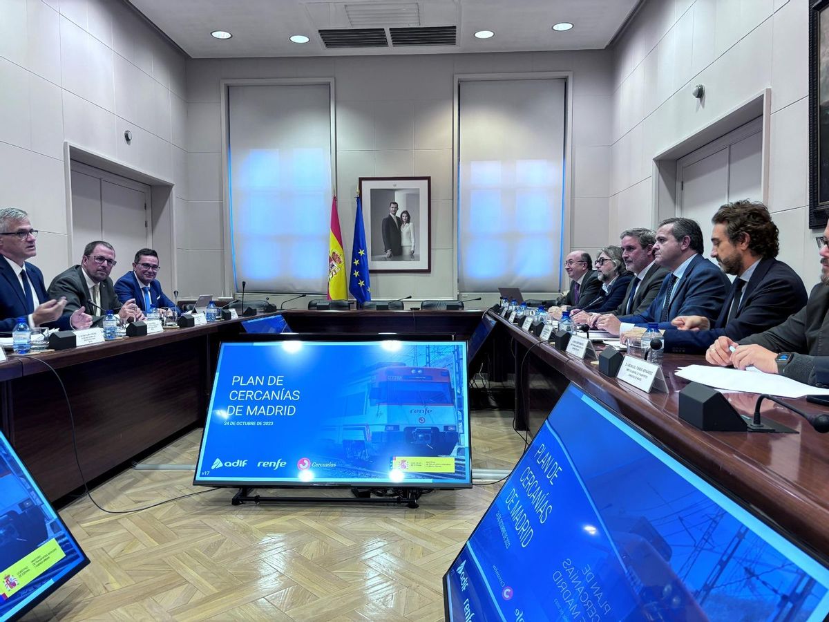 El secretario de Estado de Transportes, David Lucas, frente al consejero Jorge Rodrigo.