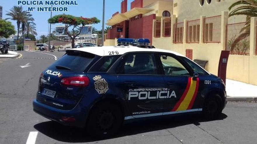 Policías nacionales de la Comisaría del Sur arrestaron a un joven de 26 años por los delitos.