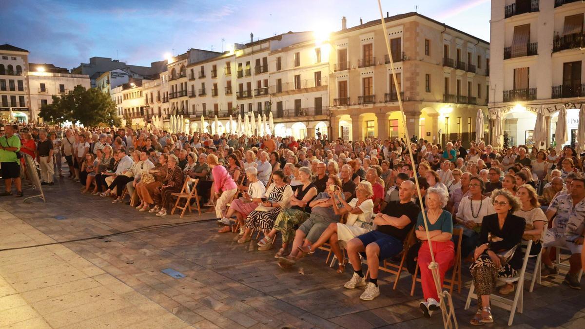 Público el pasado verano, en la plaza Mayor, durante un festival.