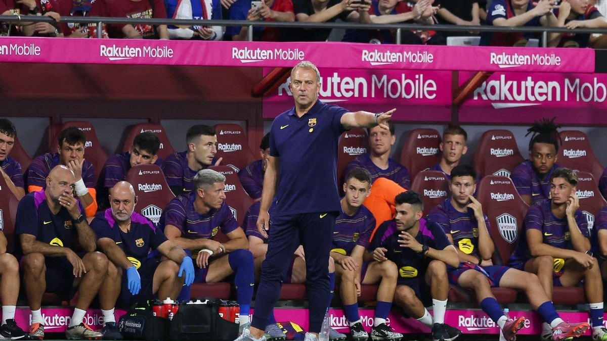 هانسي فليك يعرب عن رضاه عن أداء برشلونة في المباراة الودية ويشيد بالشباب