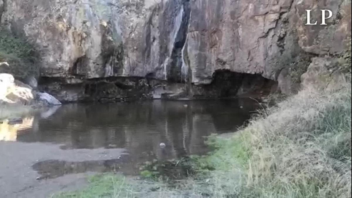 El charco y la cascada de Las Palomas, en Tejeda, este domingo