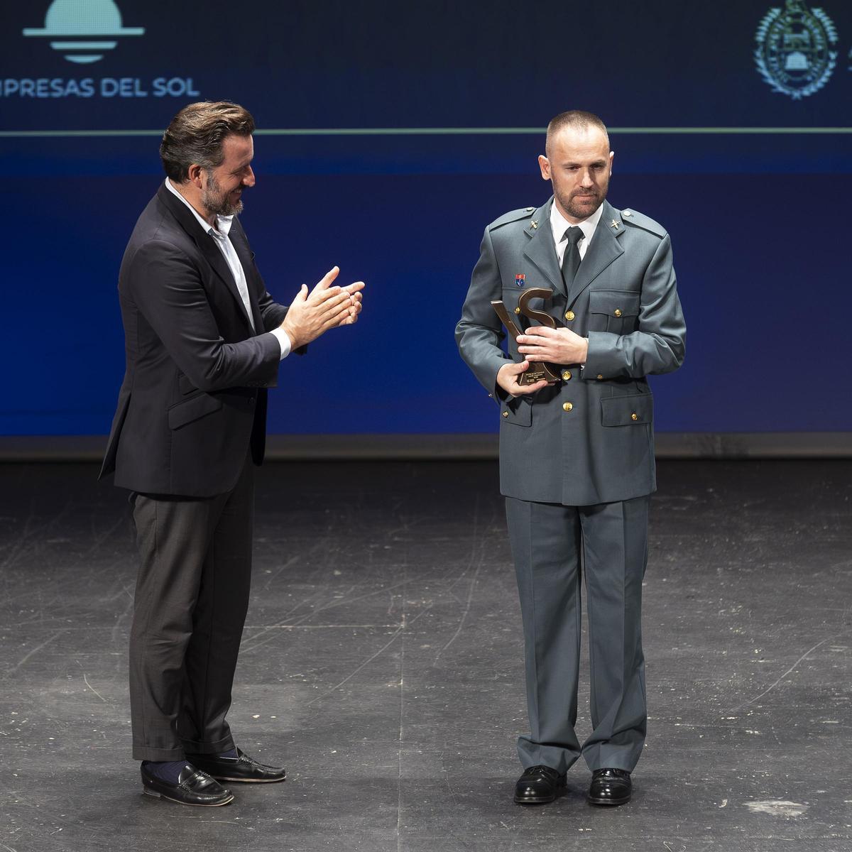 Los galardonados de los I Premios Valor y Servicio recogen sus distinciones: Acción más destacada Los galardonados de los I Premios Valor y Servicio recogen sus distinciones: Acción más destacada