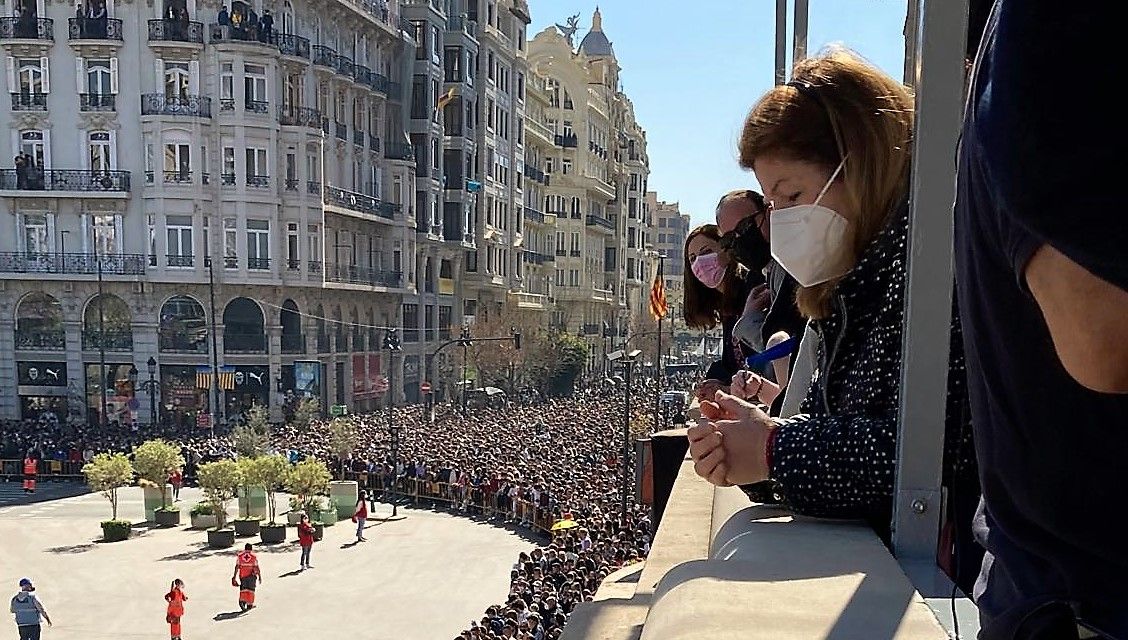 Fallas 2022. Palco del día 1. La ciudad, a sus pies