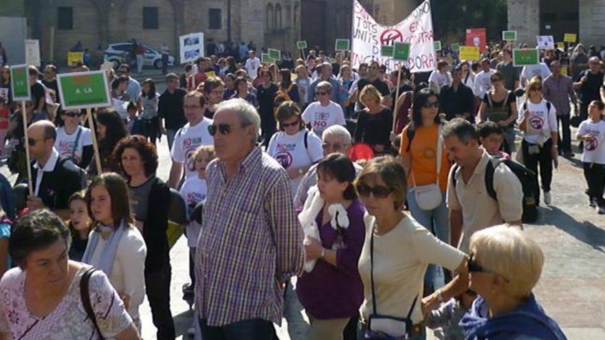 Más de 4.000 personas se manifiestan en Valencia contra la incineradora de l´Alcora