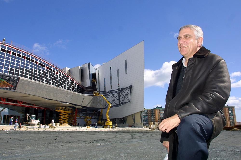 El Palacio de Congresos de Málaga fue inaugurado en 2003. Obra del arquitecto Ángel Asenjo, desde entonces ha sido sede de numerosos eventos en la capital de la Costa del Sol. Desde ferias inmobiliarias hasta salones del automóvil pasando por castings o la tradicional Muestra Infantil en Navidad