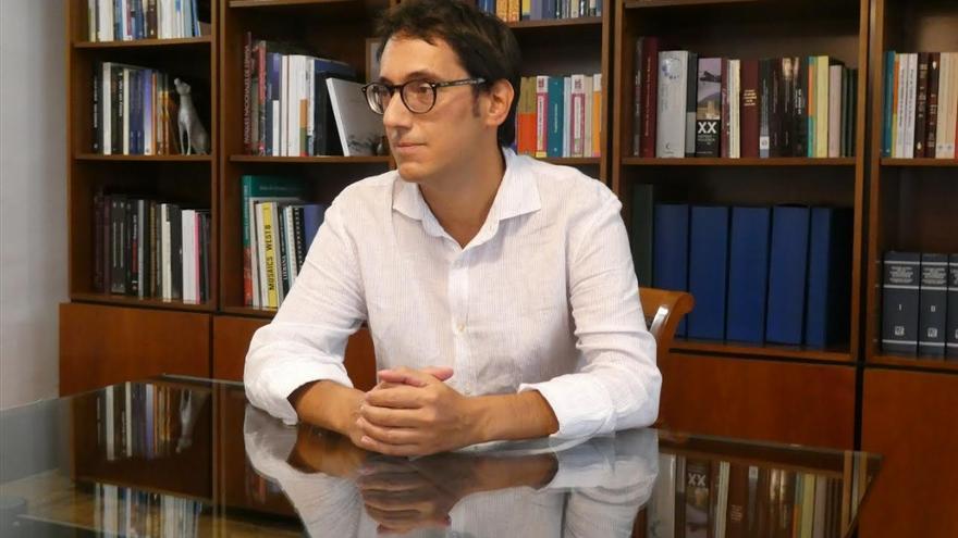 El portavoz del Govern y conseller de Modelo Económico, Turismo y Trabajo, Iago Negueruela, durante una entrevista concedida a Europa Press.