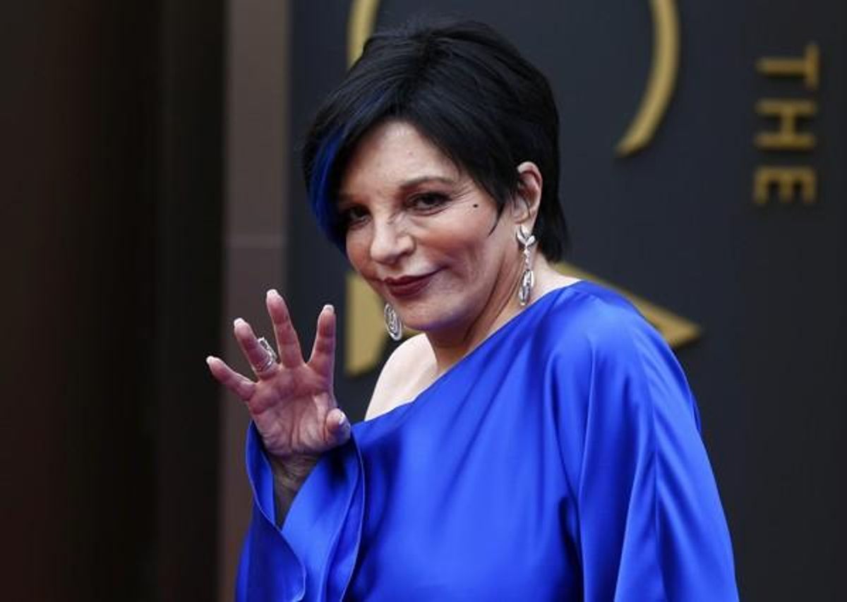 La cantant Liza Minelli, una de les primeres que han trepitjat l’alfombra vermella dels Oscars.