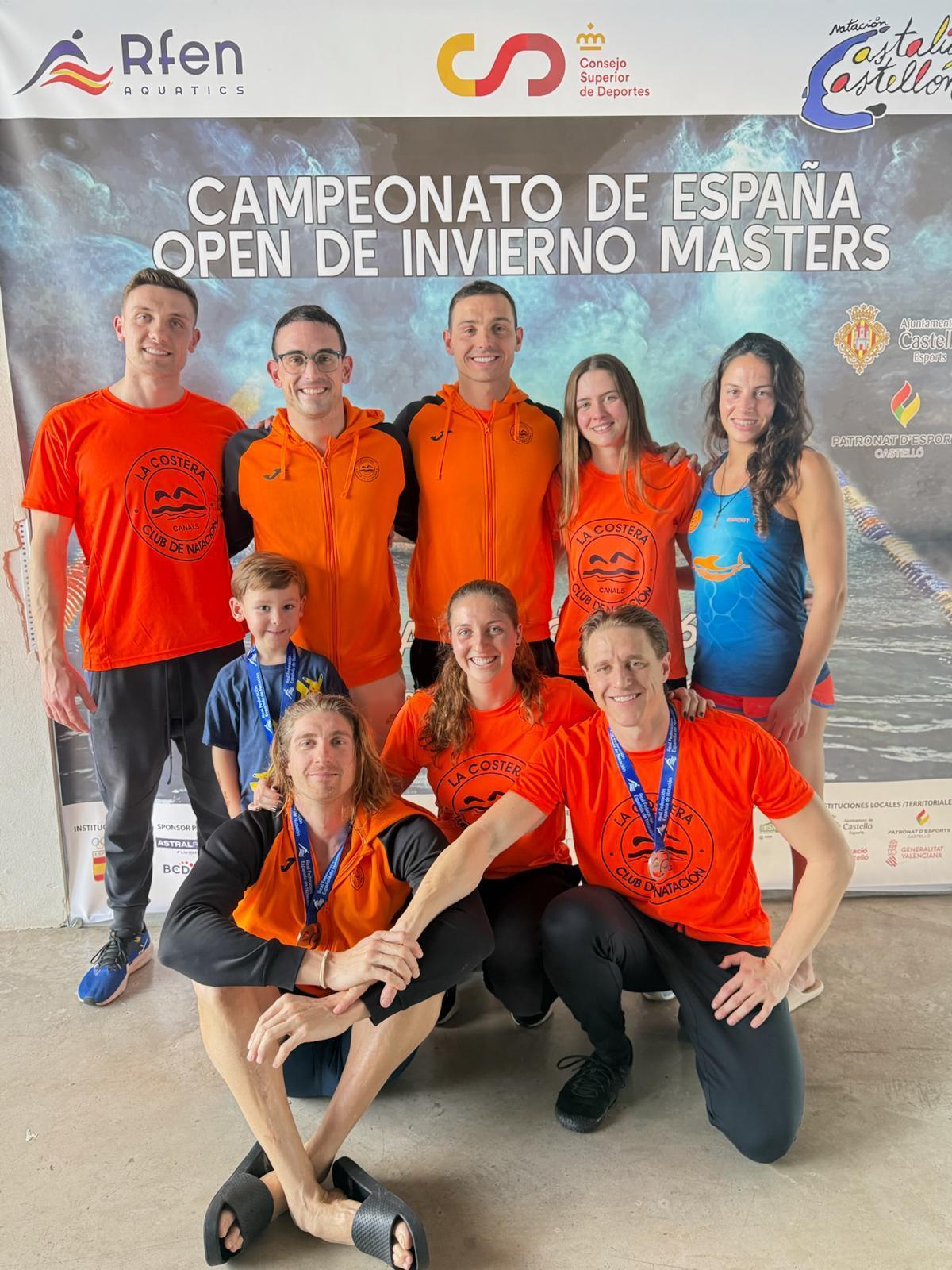 Nadadores del CN La Costera en el campeonato celebrado en Castelló de la Plana.