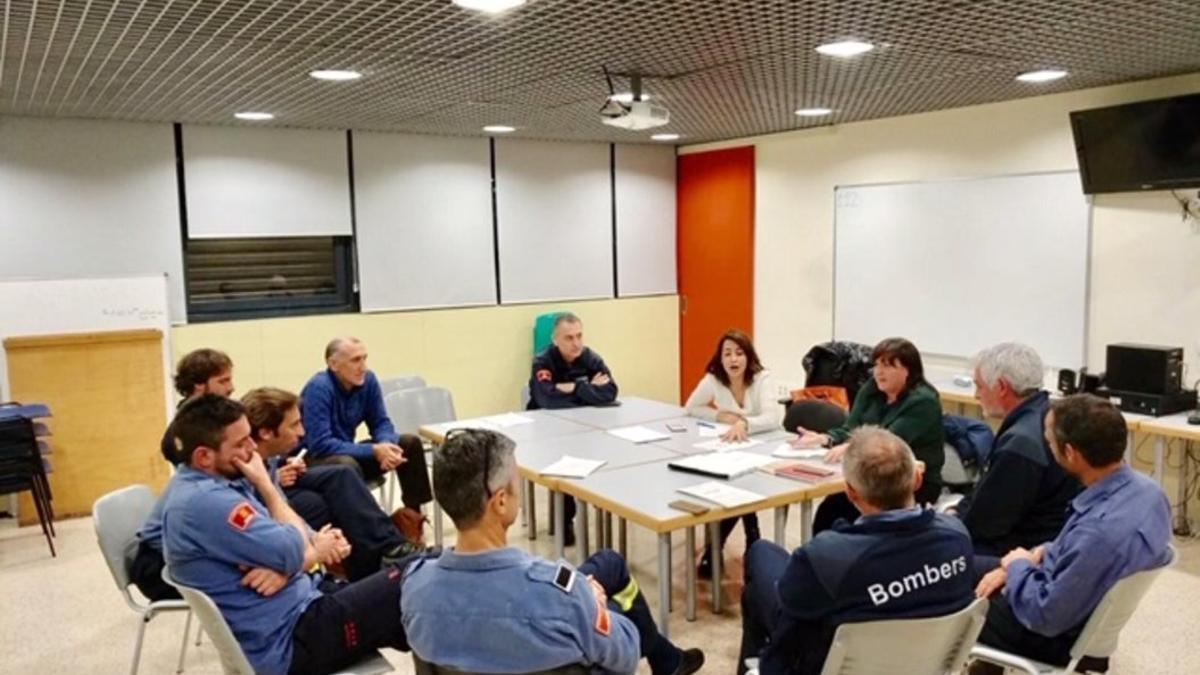 Reunión entre los bomberos de Gavà y la alcaldesa, Raquel Sánchez, este lunes