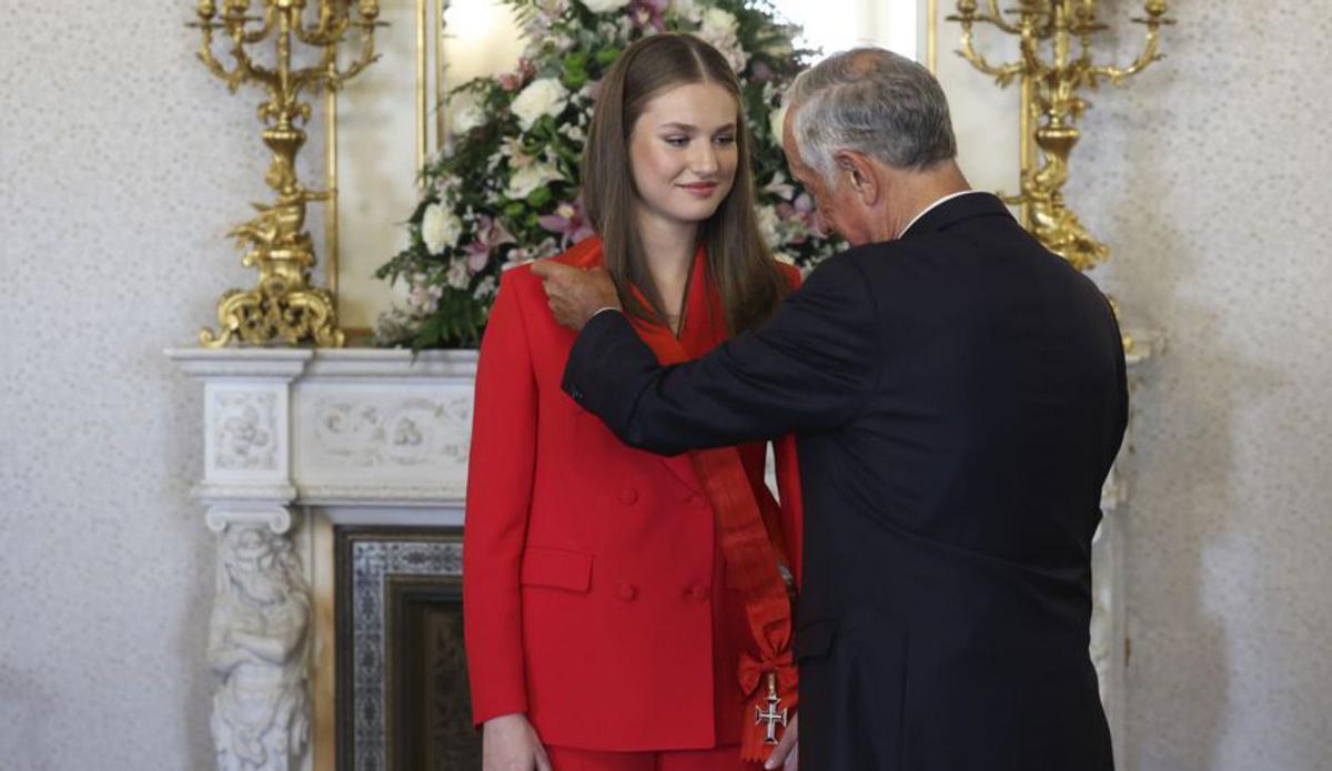 Marcelo Rebelo de Sousa condecora a la Princesa de Asturias con la Orden Militar de Cristo, en el Palacio Presidencial de Belem. | Efe