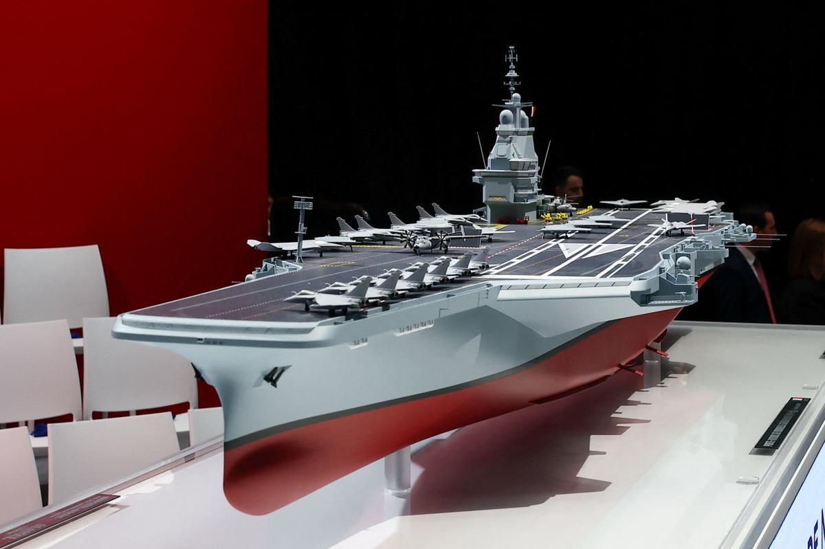 Western France (France), 18/03/2026.- The model of the ship named 'France Libre' is displayed, as French President Emmanuel Macron visits the construction site of Naval Group Nantes-Indret, where the next generation French aircraft carrier is under construction, in western France, 18 March 2026. (Francia) EFE/EPA/GONZALO FUENTES / POOL MAXPPP OUT. MAXPPP OUT