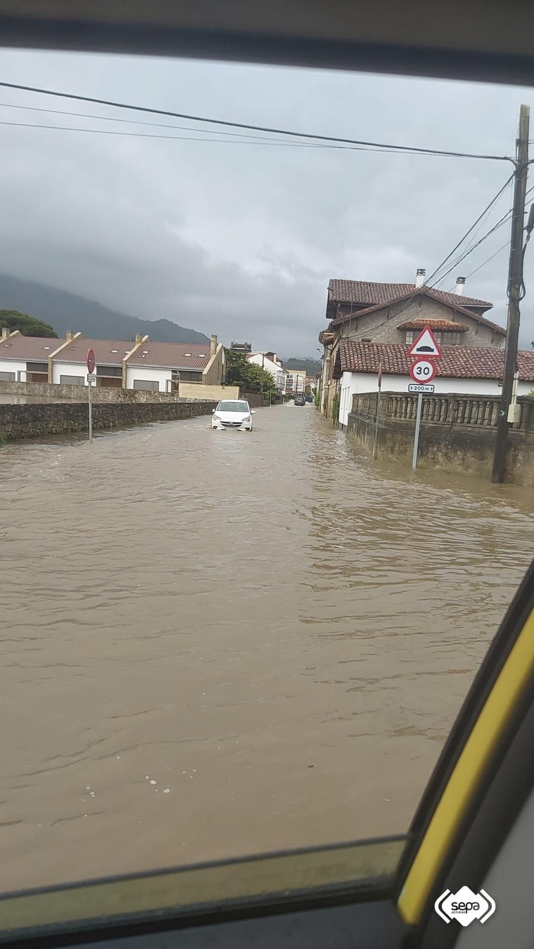 EN IMÁGENES: Caos en Colunga por inundaciones y preocupación por el estado de los ríos en el oriente asturiano
