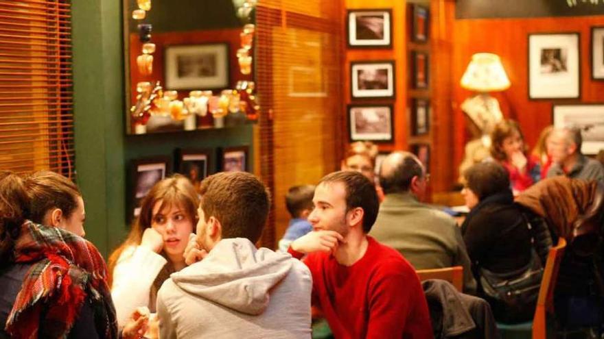 Las fotografías del Mercado colgadas en las paredes del Aureto.