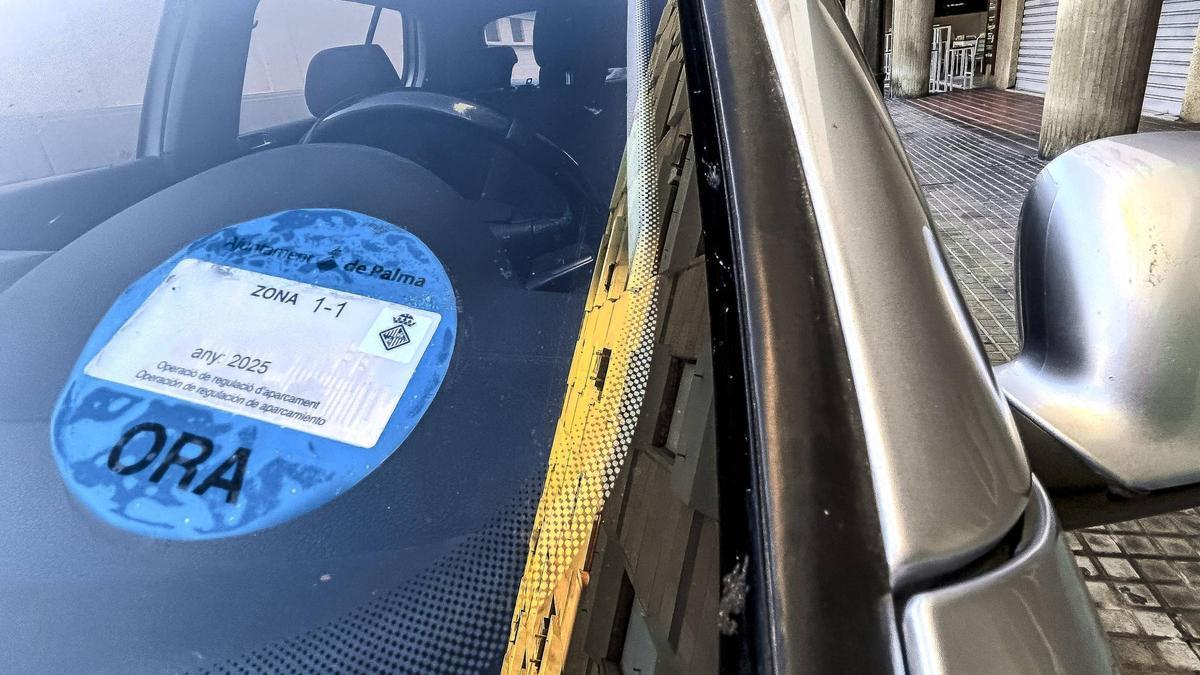 Las pegatinas de la ORA desaparecerán en 2026.