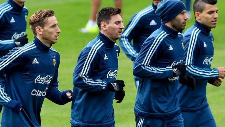 Varios jugadores de Argentina en el entrenamiento de ayer.