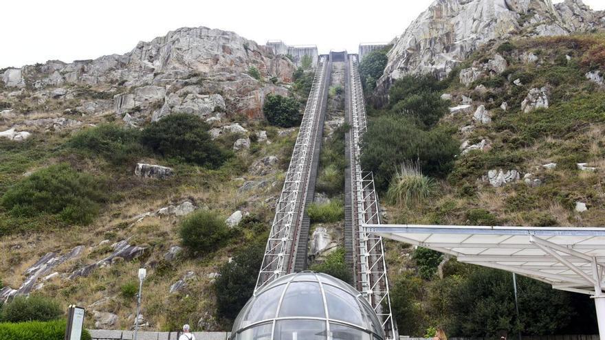 El Concello de A Coruña recupera la gestión del ascensor y el mirador de San Pedro