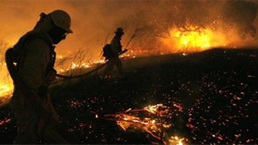 Quemadas 700 viviendas y arrasadas más de 7.000 hectáreas en los incendios de California