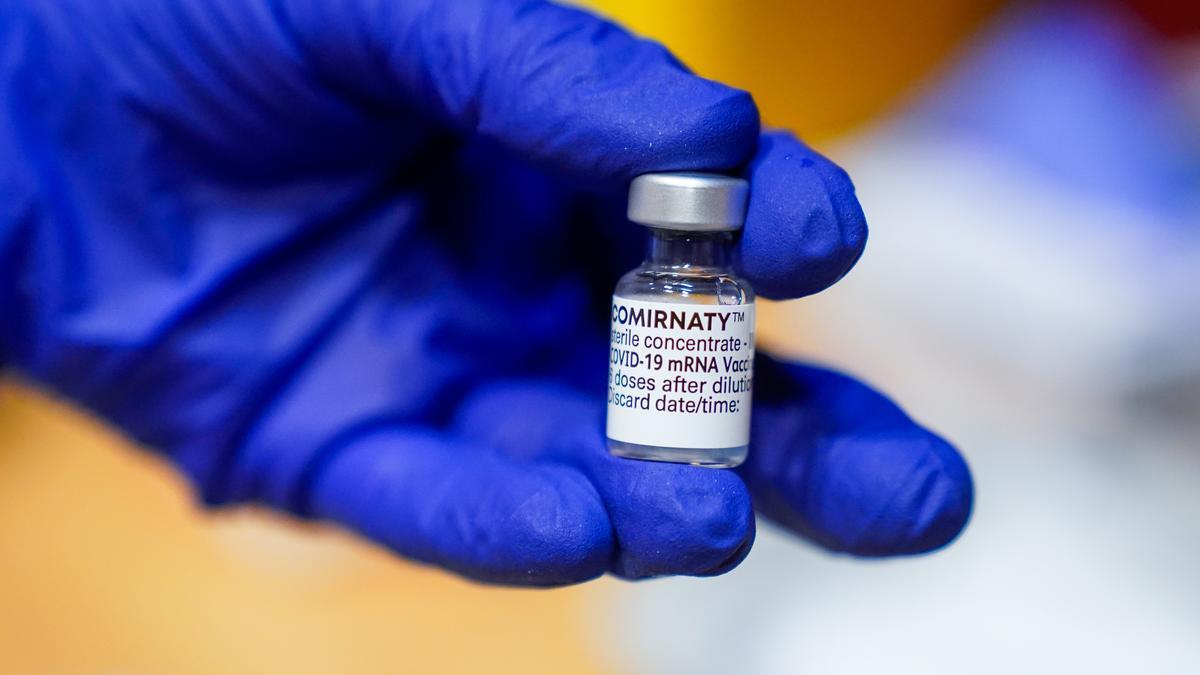 La vacuna para los mayores de 30 años empezó ayer a inocularse en la Comunitat Valenciana.