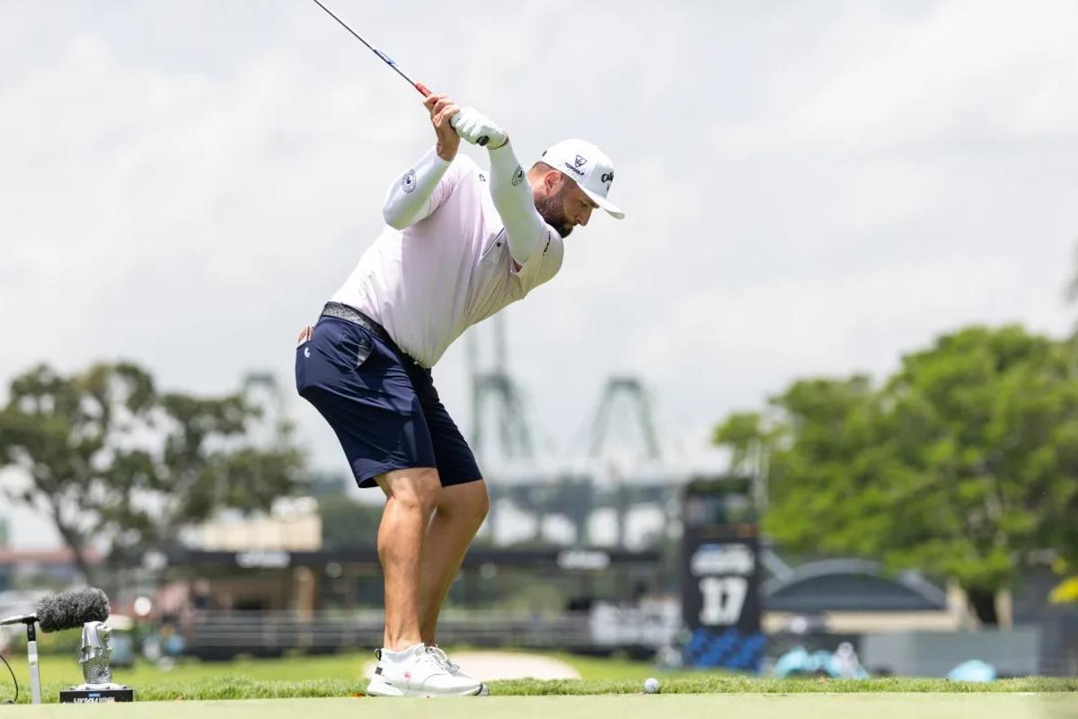 Rahm ejecuta un golpe en la primera vuelta del LIV Golf Singapur