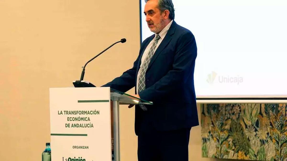 El director de La Opinión, José Ramón Mendaza, abrió la jornada.