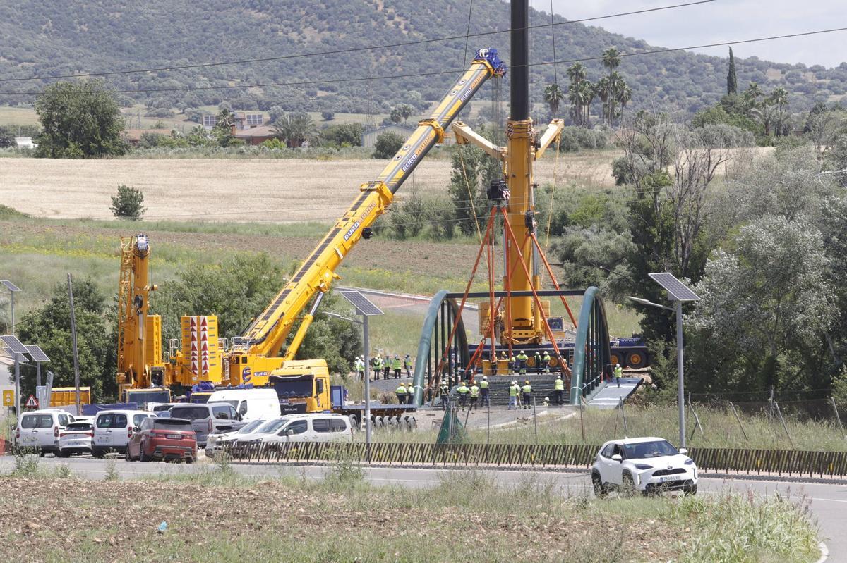 A.J.González Córdoba Obras puente de Alcolea urbanización El Sol colocación del tablero A.J.González Córdoba Obras puente de Alcolea urbanización El Sol colocación del tablero