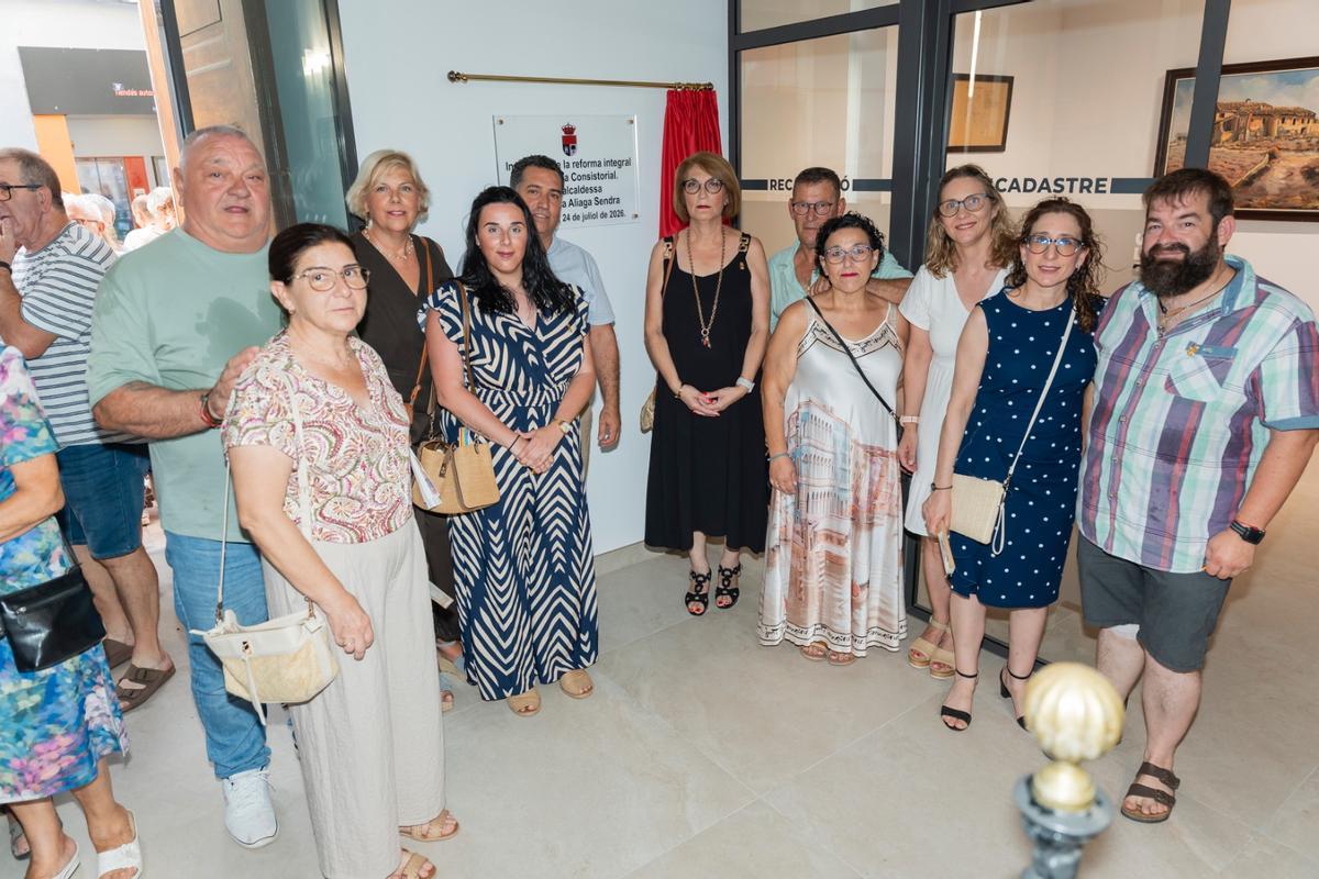 Miembros de la actual corporación municipal, en la inauguración.