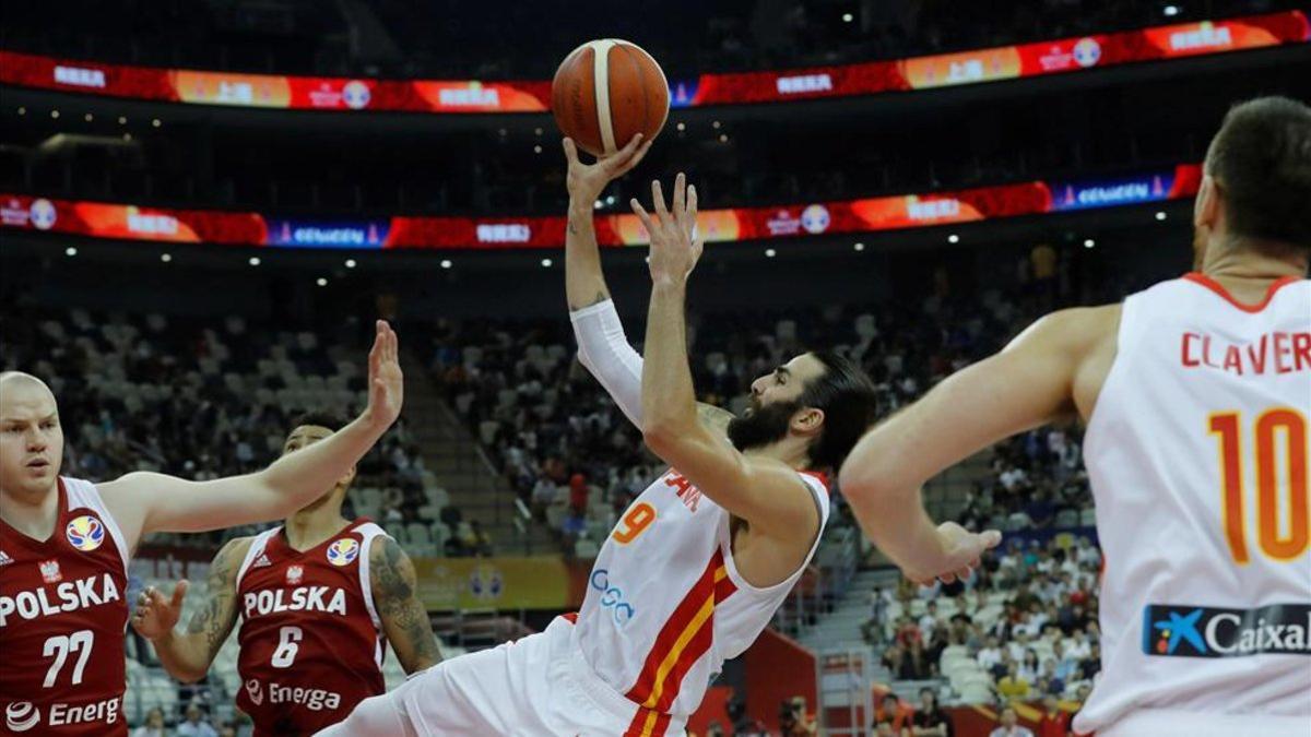 Ricky Rubio en una acción ante Polonia